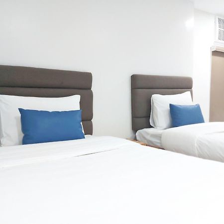 Airobedz Makati - A Value Hotel Manila Exteriör bild