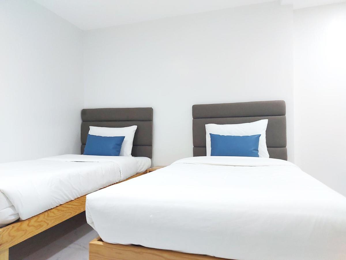 Airobedz Makati - A Value Hotel Manila Exteriör bild